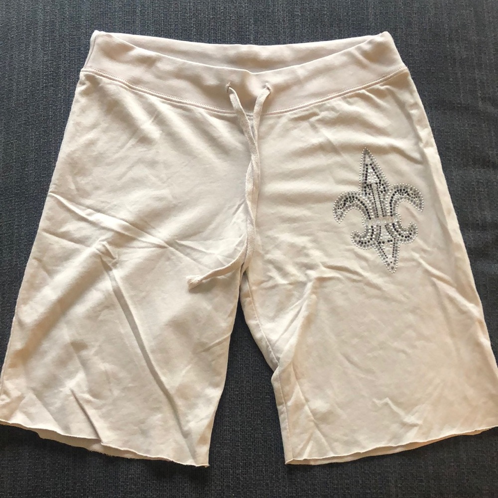 T Party, size medium cropped shorts.